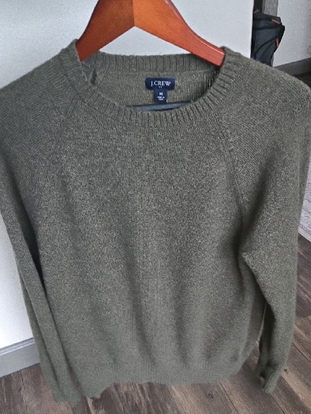 Men's Crewneck in supersoft lambswool blend Med. EUC Olive